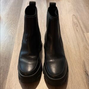 Women’s Sorel Black Leather Boots in 6.5